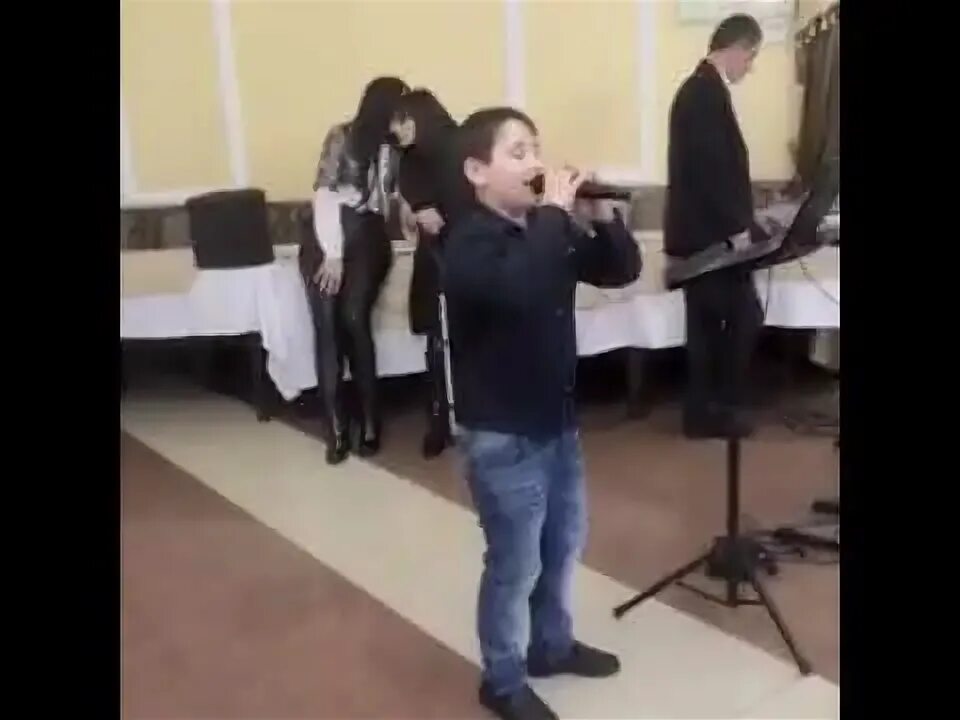 Песня гуляют армянин. Езидские певцы. Греческо армянская песня. Арсо и нара - карабахская девчоночка. Арни пашаян с семьей.