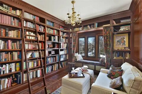 В кабинете великого поэта книжные