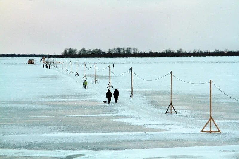 Переправа по льду. Ледовые пешеходные переправы в Архангельске. Пешеходная ледовая переправа Архангельск Кегостров. Ледовая переправа в Архангельске на остров. Пешая переправа в Архангельске.