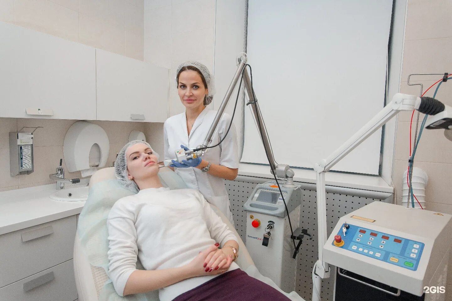 Клиника колесниченко туристская. Лазерный доктор варшавская. Центр лазерной и эстетической медицины. Центр лазерной медицины доктор. Институт лазерной медицины.