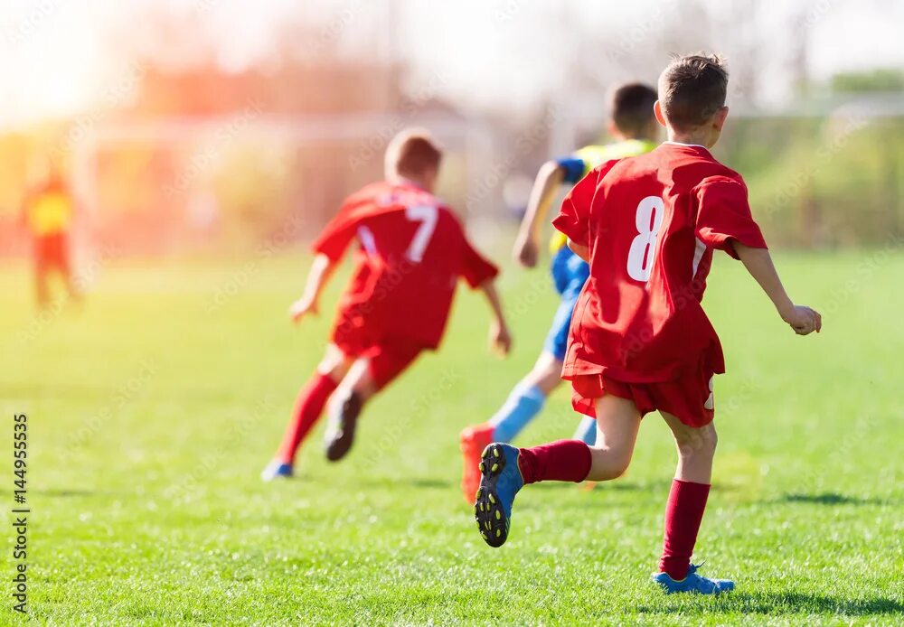 El incierto futuro de las canteras Street soccer, Street football, Kids playing