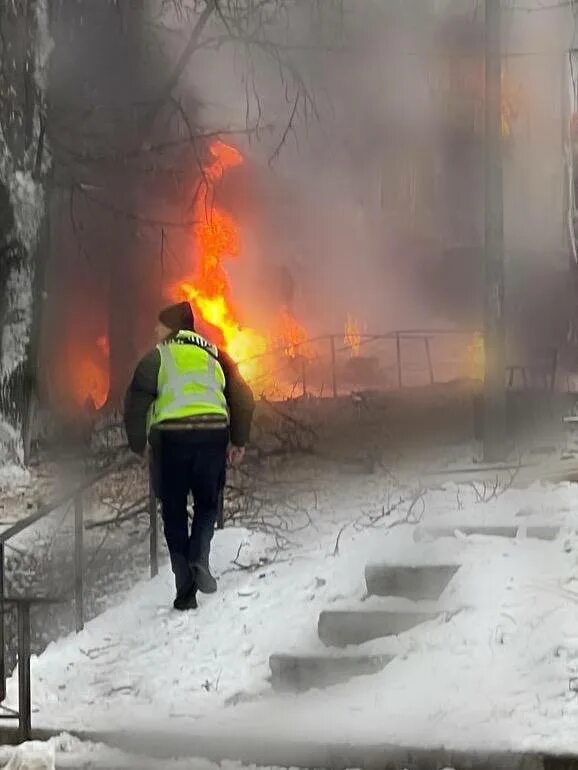 Ракета попала в жилой дом в киеве. Киев многоэтажки. Ракета попала в жилой дом в киеве. Киев многоэтажки. Разрушенные многоэтажки.