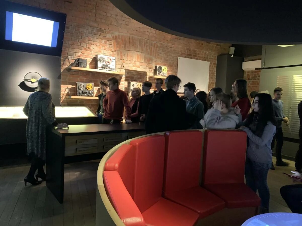 дом музей высоцкого в москве зал. центр музей высоцкого фото зала. музей высоцкого зал. с. дом высоцкого на таганке.