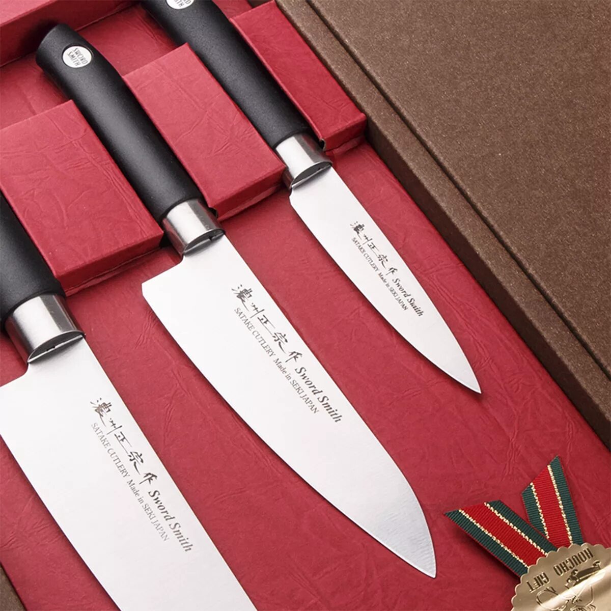 Ножи производителей стран. Набор кухонных ножей Satake swordsmith hg8323. Satake Cutlery Sword Smith ножи. Набор кухонных ножей Satake natural Wood hg8371. Satake шеф нож.