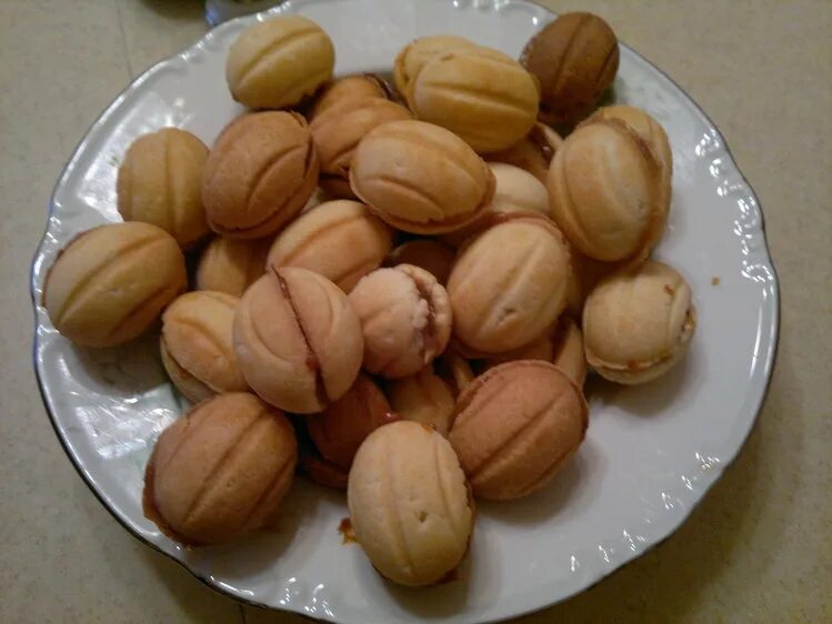 орешки со сгущенкой на плите