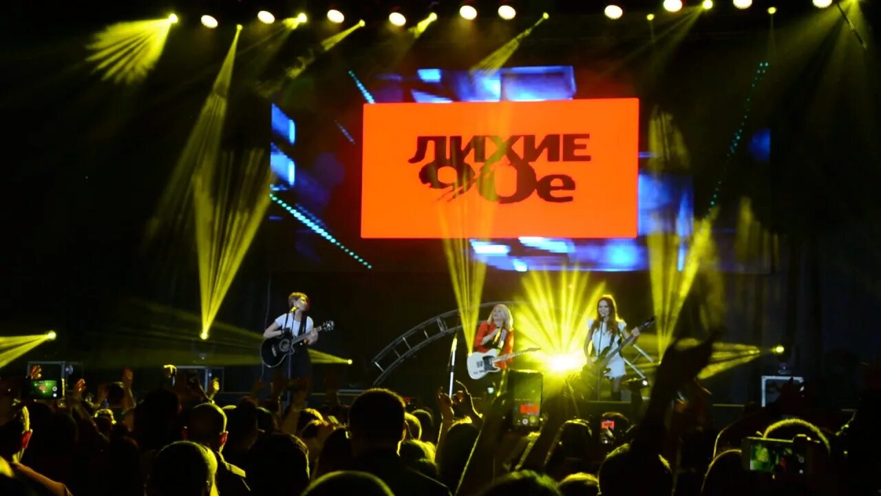 Лицей осень караоке. Фанки бит аксай. Фанки бит. Фанки манки красноярск танцевальный коллектив. Танцы фанки бит ростов на дону.