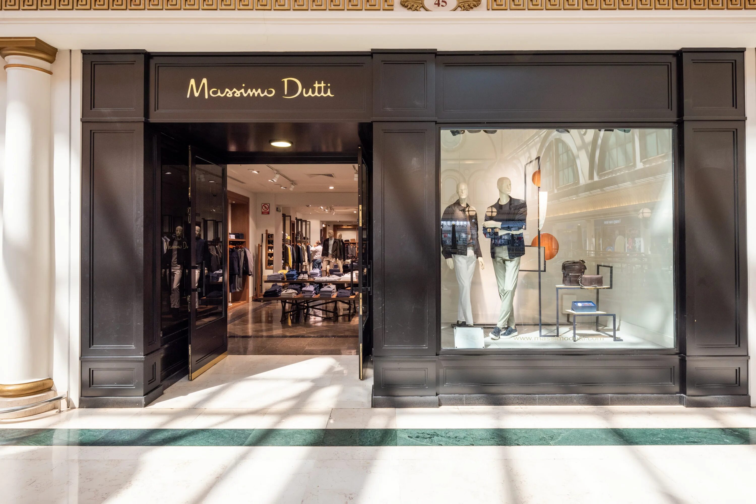 Come collection. Барселона massimo Dutti. Пальто massimo Dutti 2022. Massimo Dutti в Испании.