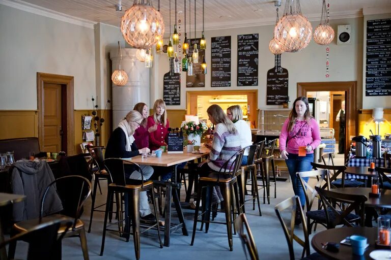 Bistro ресторан. Завтрак на обед кафе арбат. Ава бистро ресторан. Кафе бистро логотип. Ресторан скампи патриаршие пруды.