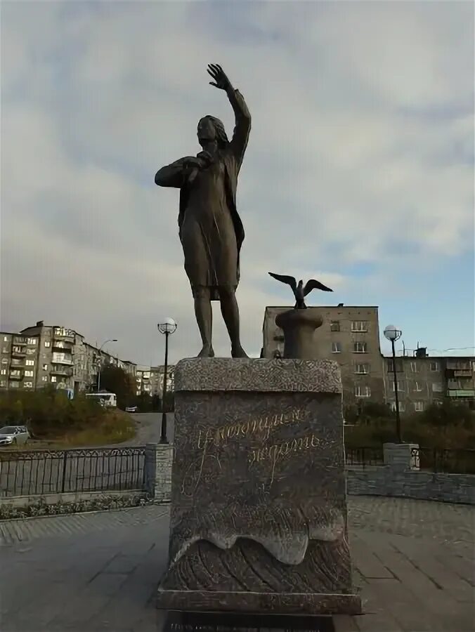 Скульптура ждущая в мурманске. Памятник ждущей в мурманске фото. Памятник ждущей в мурманске. Памятник ждущей женщине. Памятник ждущей в мурманске.
