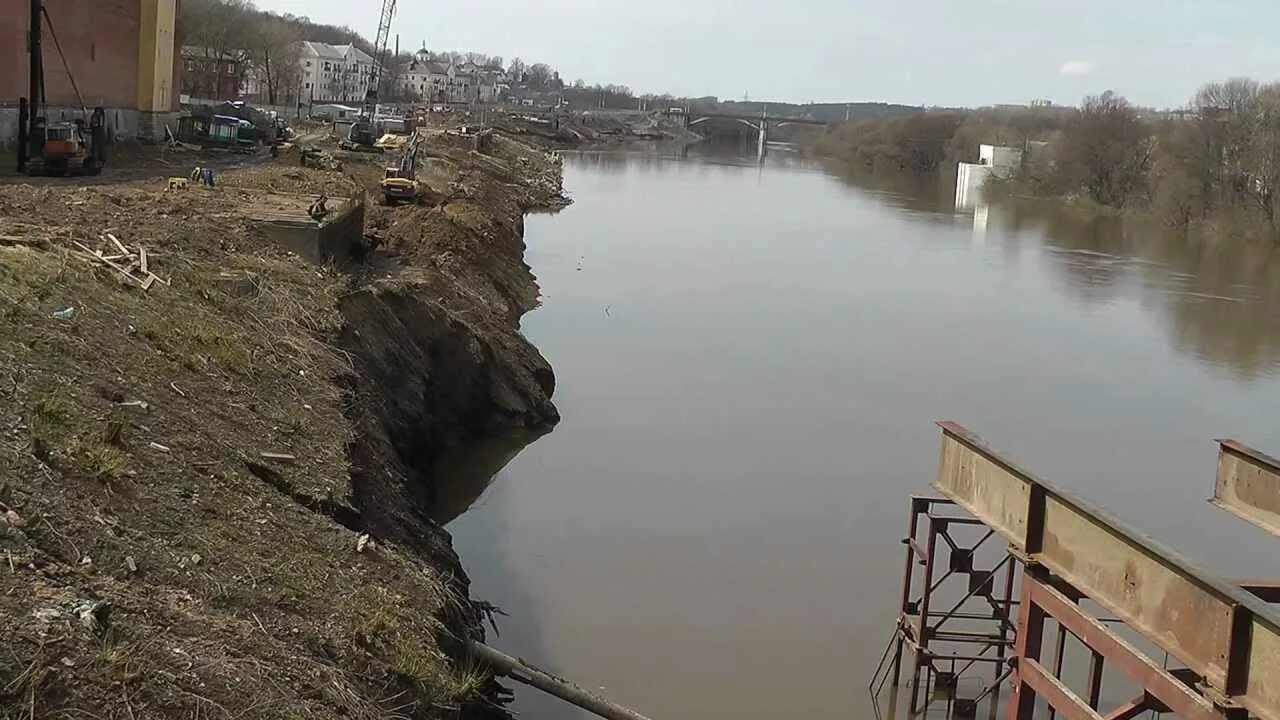 Уровень воды в реке днепр в лоеве. Днепр разлив Смоленск набережная. Разлив Днепра в Смоленске. Разлив Днепра в Смоленске в 1994. Река Днепр Смоленск.