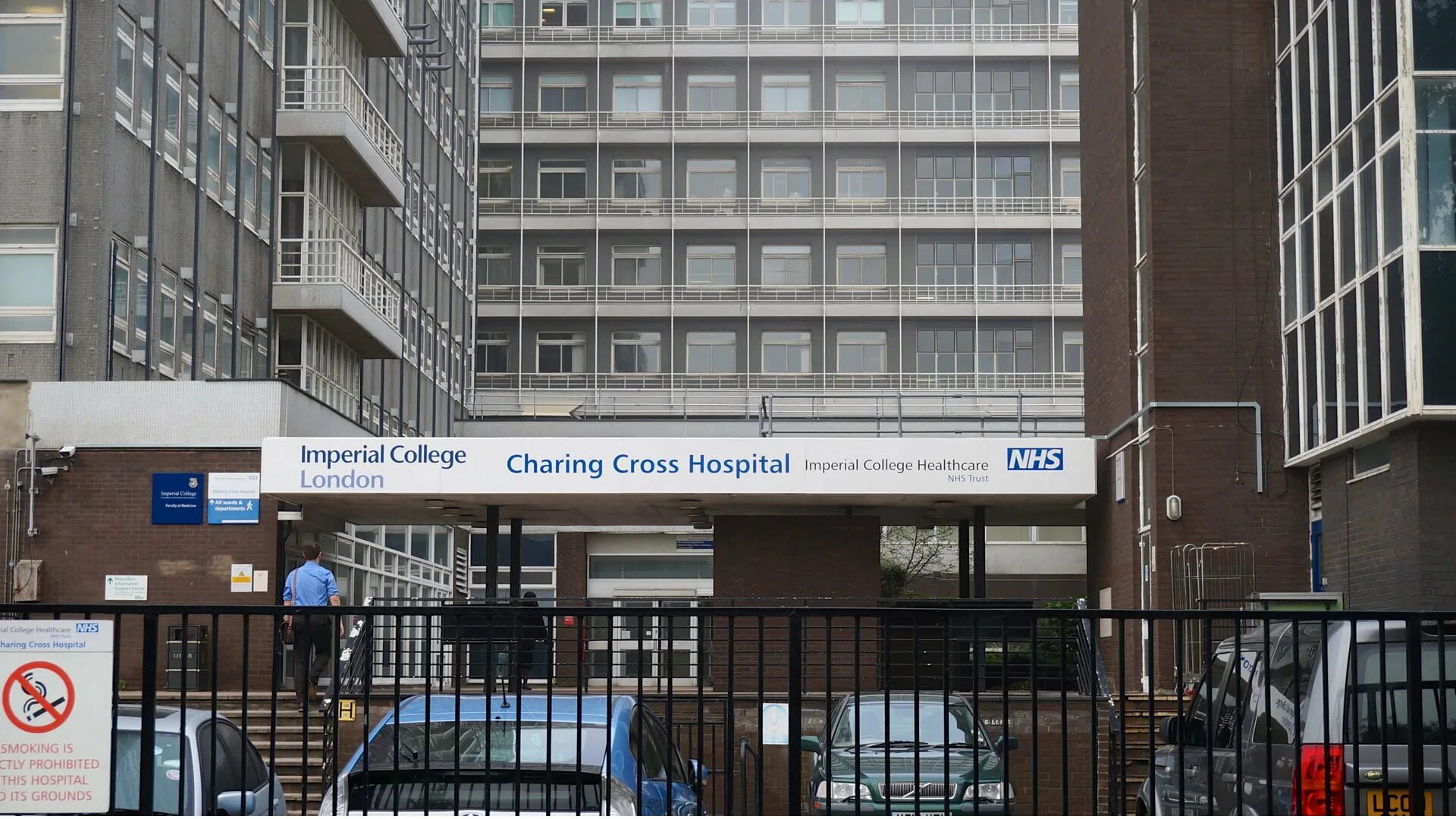 Центральная больница в Лондоне. Чаринг кросс больница. Лондон поликлиники NHS. Клиника в Великобритании.