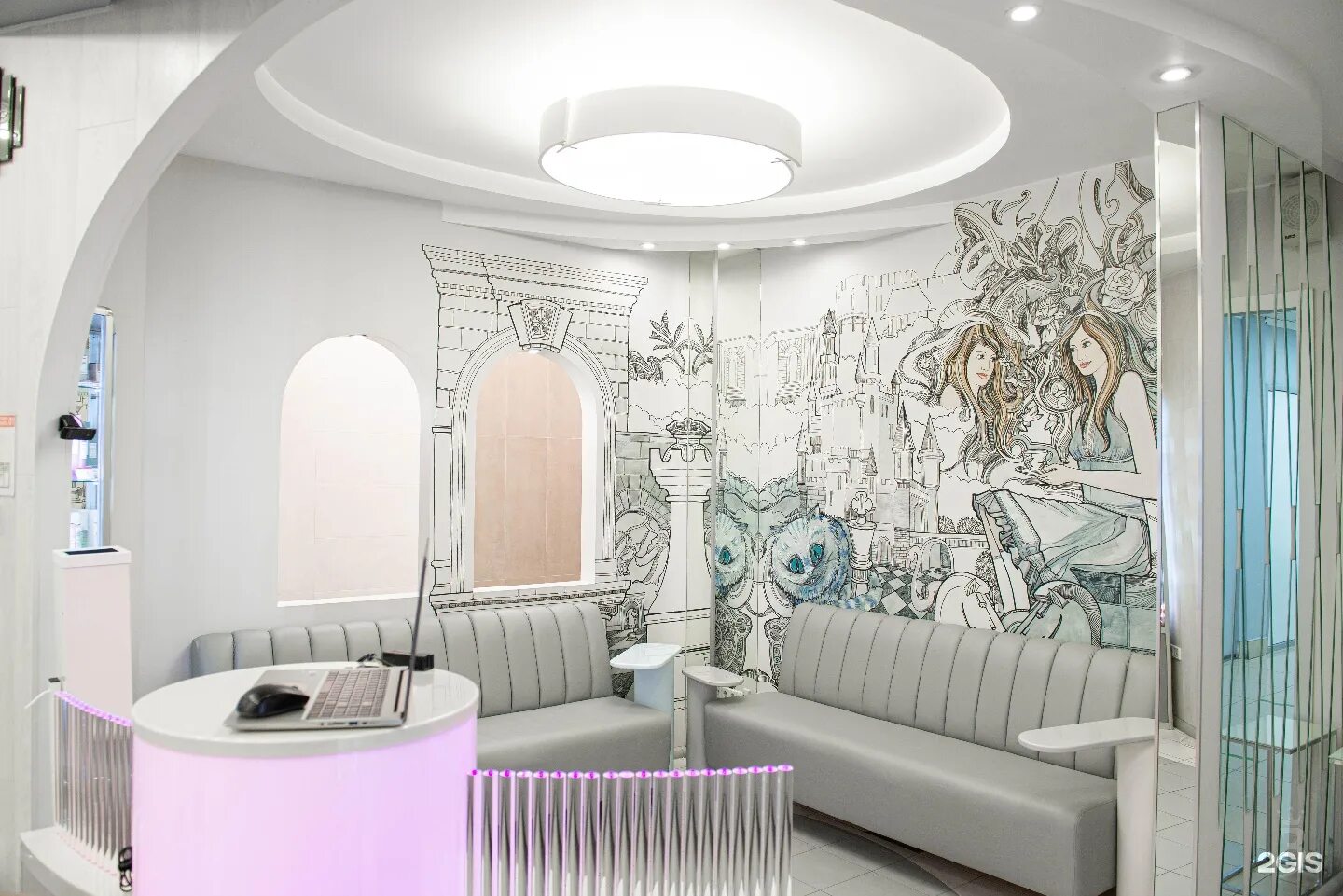 Центр красоты зазеркалье. Зазеркалье на кантемировской фото. Зазеркалье на тульской. Elysion центр красоты москва. Зазеркалье салон красоты на тульской.