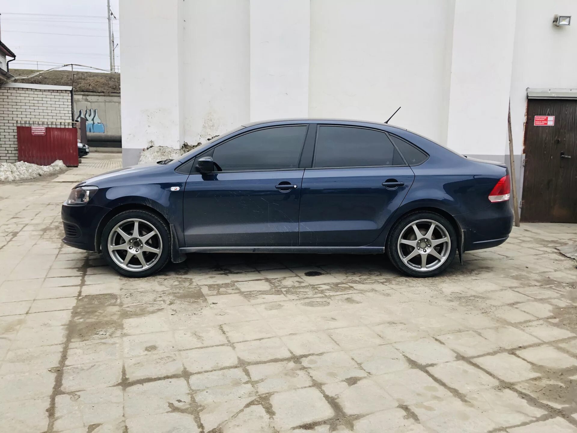 Поло р17. Polo 205/50 r17. 205 50 R17 VW Polo. Polo r17 205 45. 205 45 R17 поло седан.