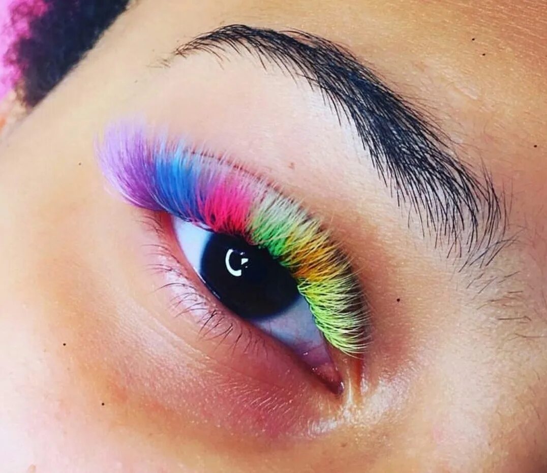 Наращивание ресниц детям. Цветные ресницы. цветные нарощенные ресницы. цветное наращивание ресниц. цветные наращенные речницы.