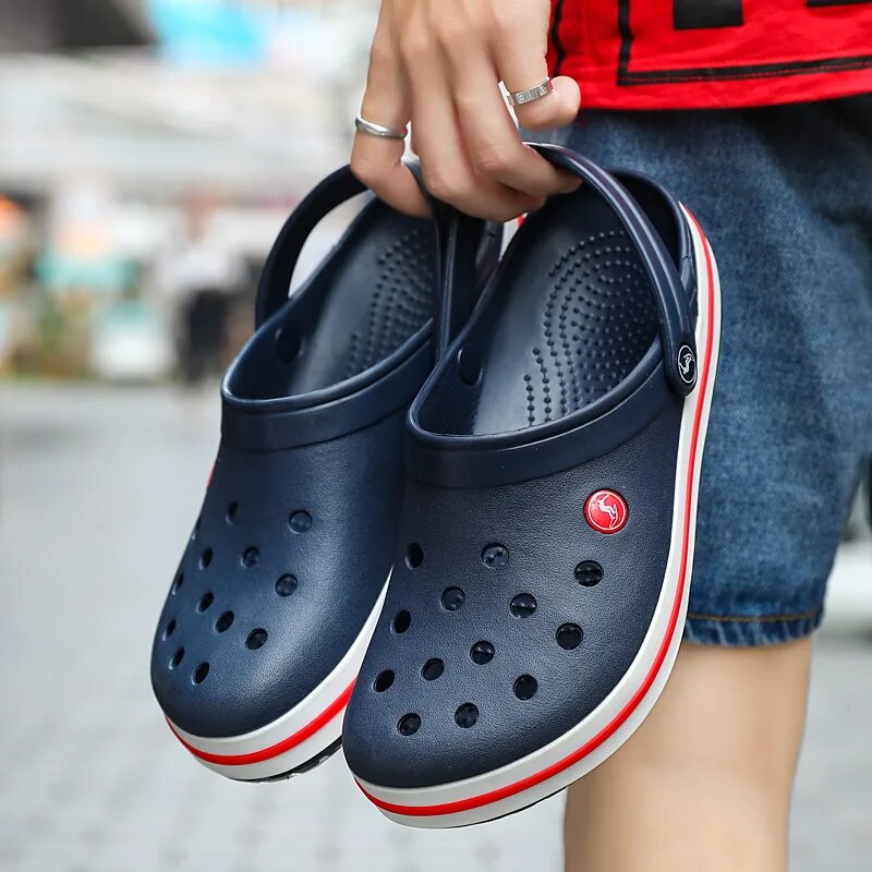 Обувь с дырочками. Тапки эва crocs. резиновые тапки с дырками. тапочки с дырочками резиновые. резиновая обувь с дырками.