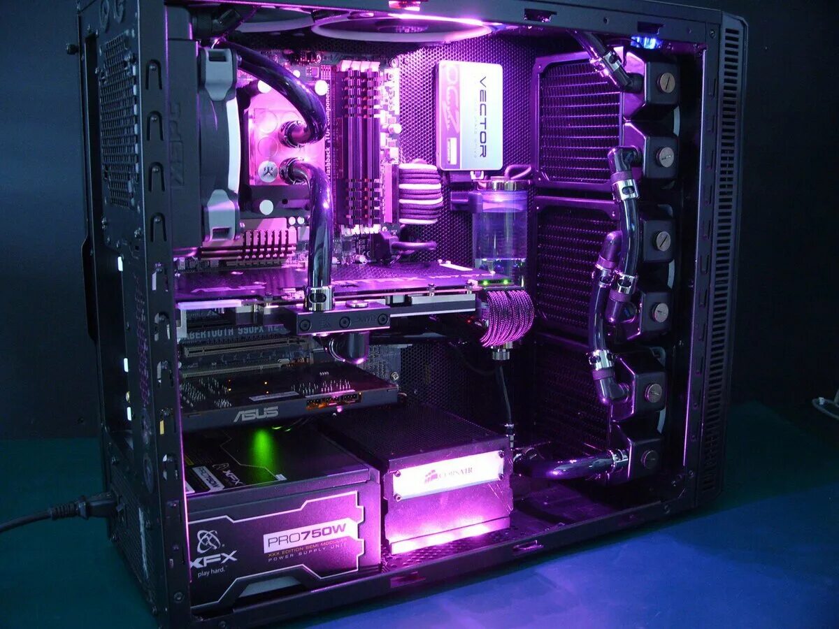 Сборка пк r2r2 ru. Phanteks Enthoo Elite. Топовый ПК 2022. Игровой системный блок 2022. Современный мощный компьютер.