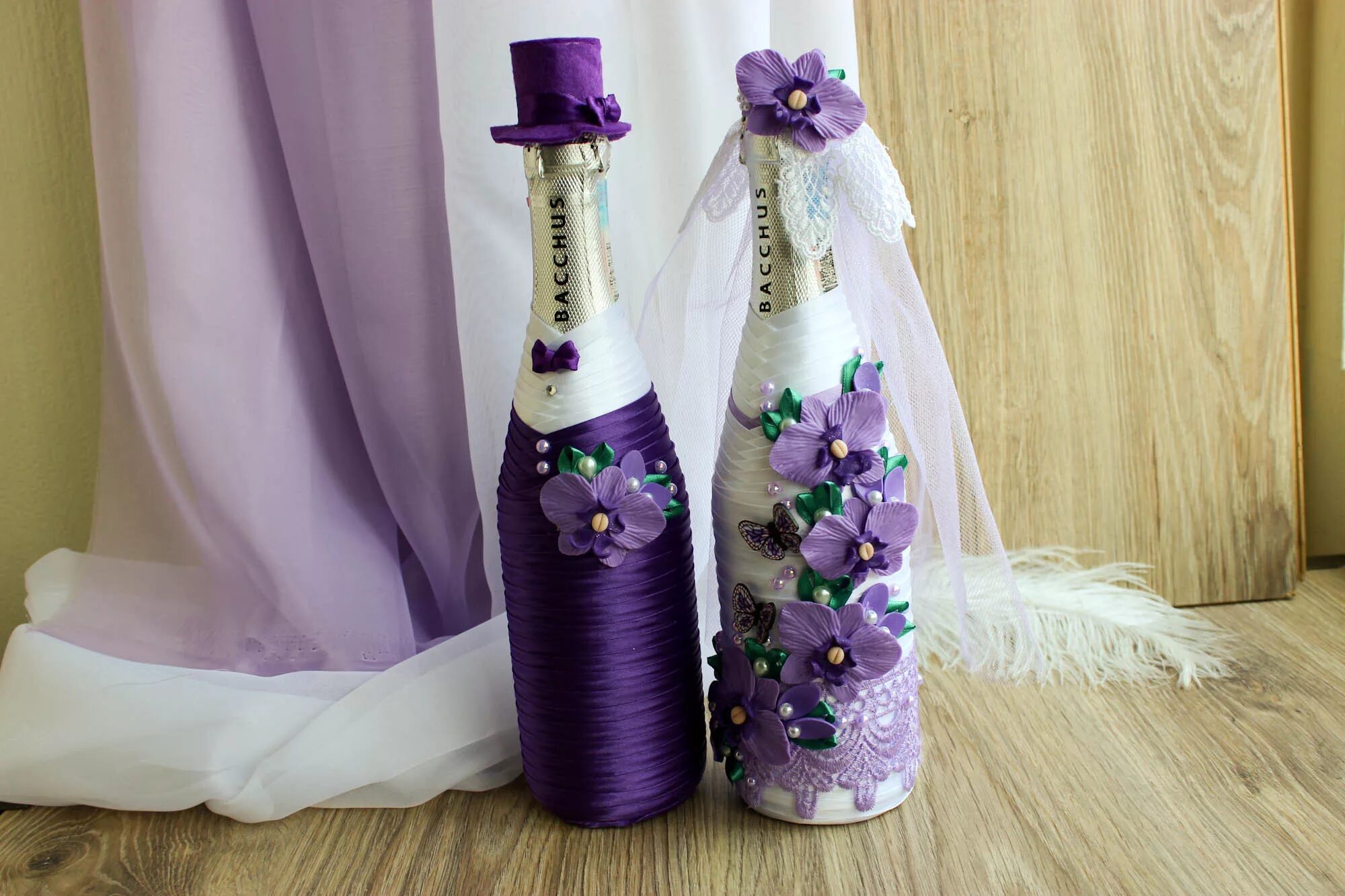 украшение бутылок цветами. декорирование бутылок своими руками. бутылки украшенные цветами. украшение бутылок. декор бутылки шампанского.