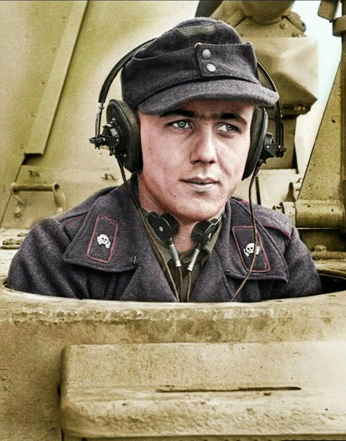 Немецкие танкисты второй мировой командир. Командир танка вермахта. Немецкие танкисты 1944. Командир танка вермахта СС Люфтваффе Панцерваффе.