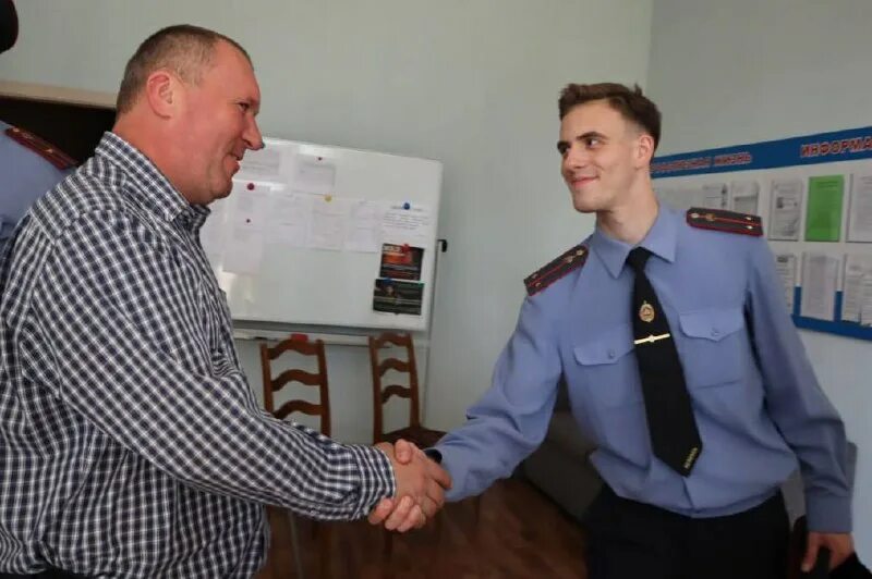 Могилевское дело. Уголовное дело кукольник. Фаминский виктор иоасафович могилевский университет. Офицер поздравляет с 8 марта. Полиция 2023.