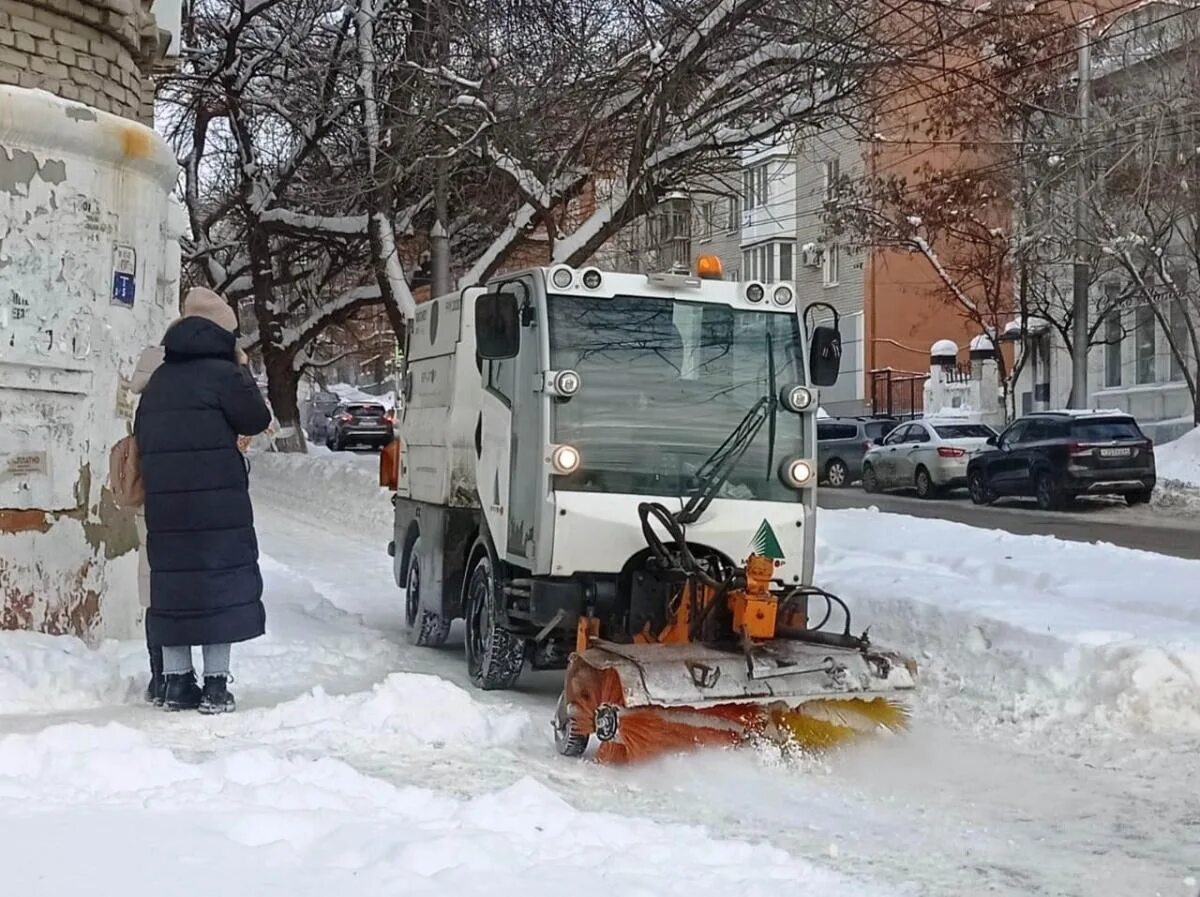 Уборка снега. Уборка снега Саратов. Расчистка снега. Снегопад в Саратовской области. Клининговые саратов