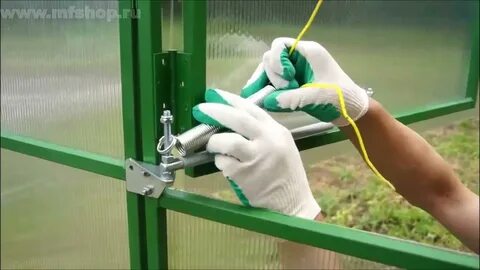 Установка двери на теплицу