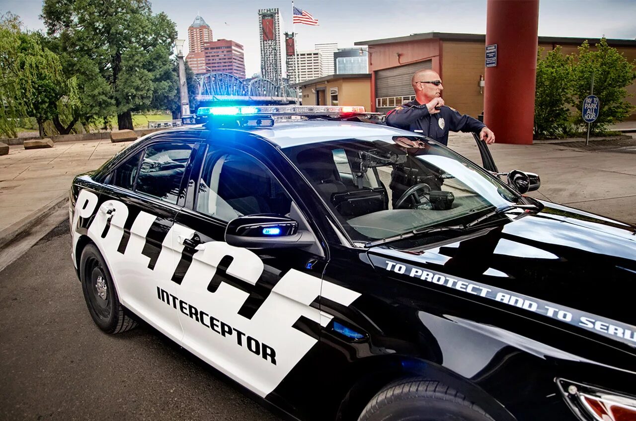 Включи пинг полицейская машина. Ford Police Interceptor 2013. Ford Taurus Police Interceptor. Ford Focus Police Interceptor. Ford Police Interceptor 2014.