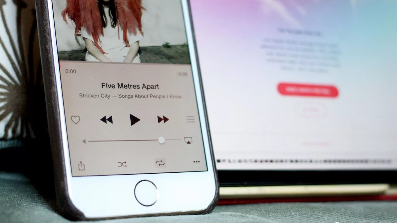 Музыкальный плеер айфон. Apple Music iphone. Плеер ВК. Проигрыватель музыки на iphone.