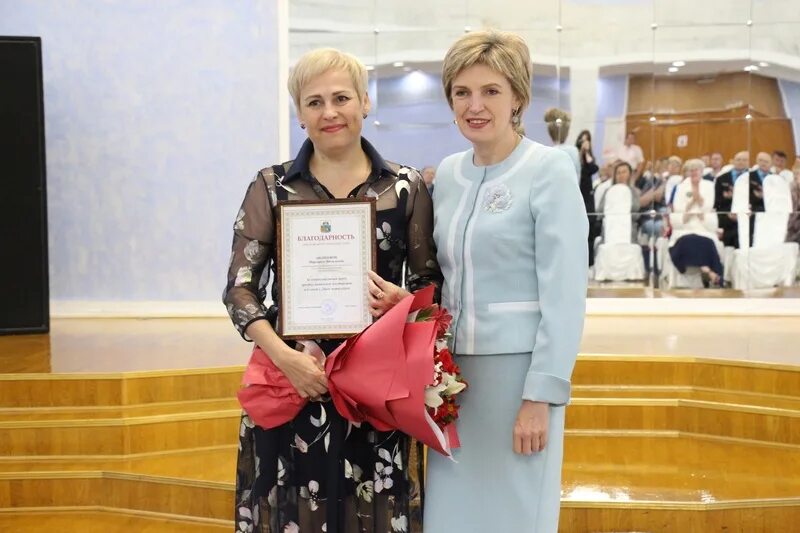Награждение лучших работников. Награждение лучших работниц в ссср. букет на награждение в думе.