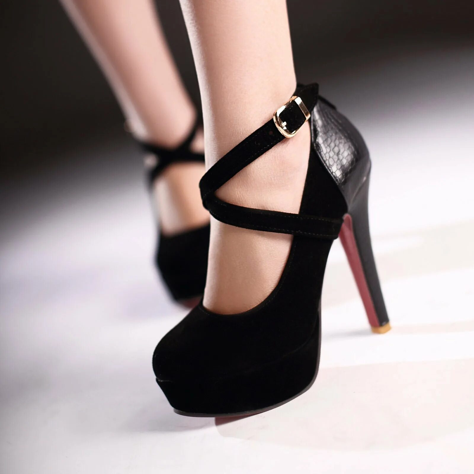 Туфли на шпильке. Туфли женские на каблуке. Туфли на высоком каблуке. Джулия кейт стилетто. Туфли на каблуке.