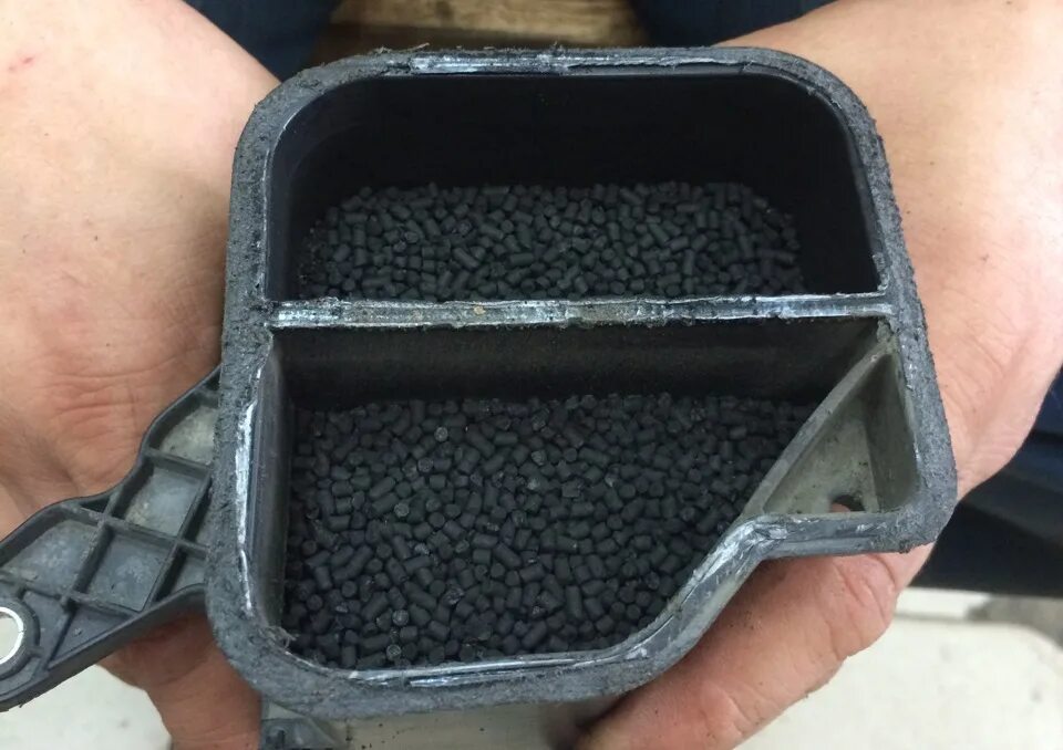 Чистка абсорбера. Шкода суперб 2 абсорбер (фильтр угольный). Адсорбер skoda superb. Абсорбер форд фокус 2. Чистка абсорбера сф5.