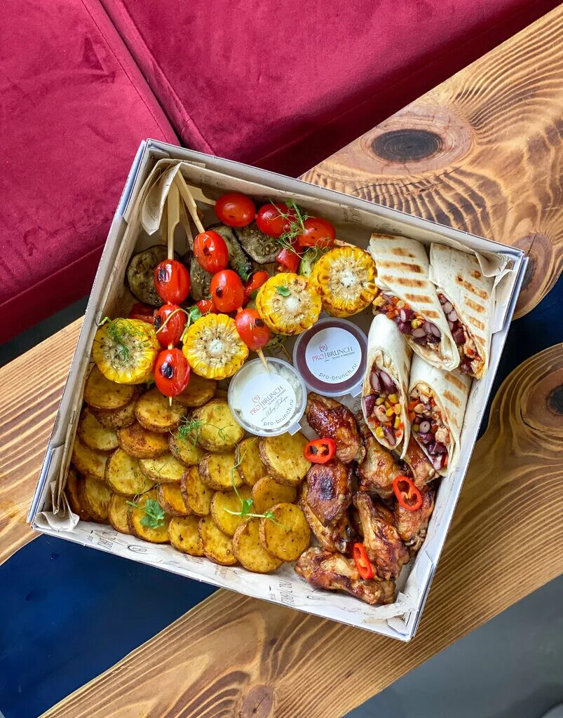 Про бранч ростов. Бранч коробки с едой. Про бранч кейтеринг. Шведский стол бранч. Про бранч.