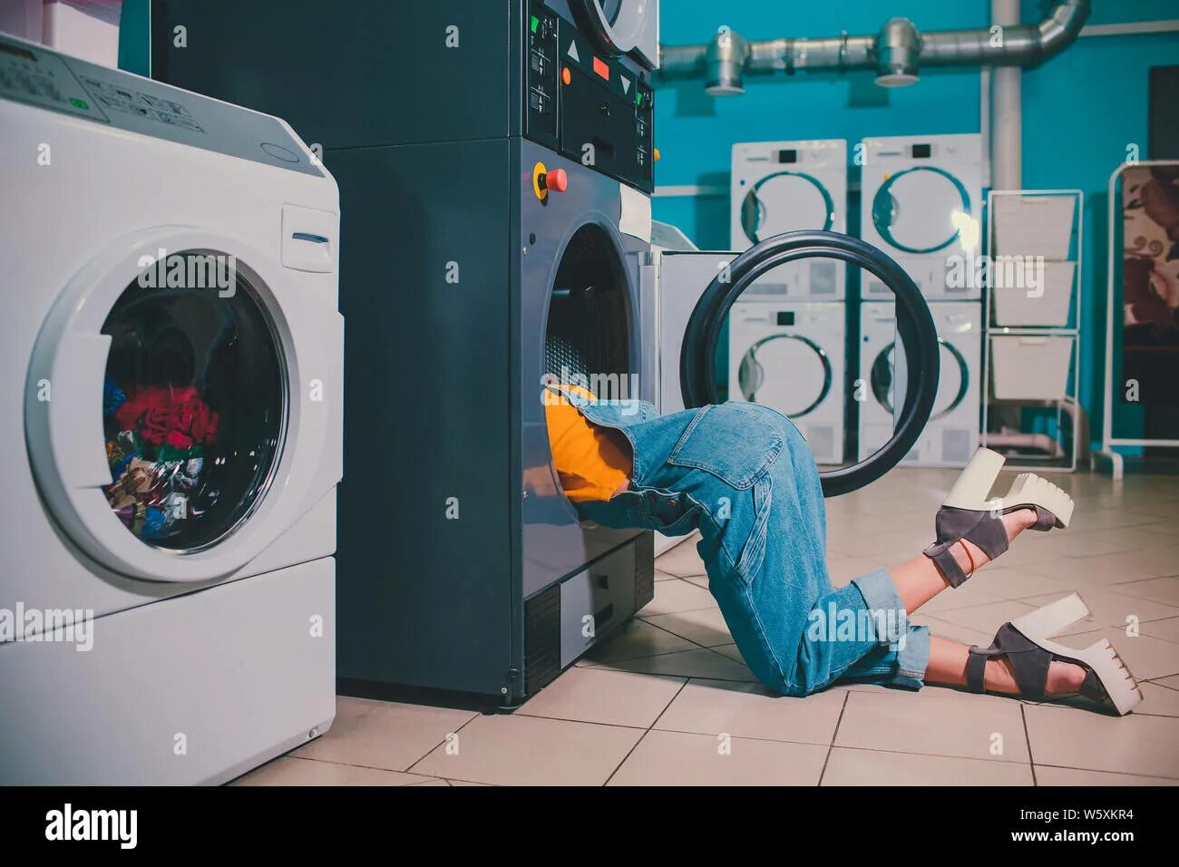 Mom got stuck washing machine прохождение. Mom got stuck in the washing machine. Mom got stuck washing machine прохождение. Mom got stuck in the washing machine. Mom got stuck washing machine прохождение.