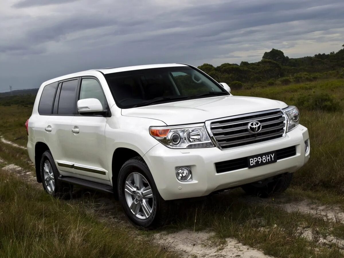 Тойота лс. Toyota Land Cruiser 200. Toyota Land Cruiser Prado 200. Toyota Land Cruiser 2012. Land Cruiser 200 2012.