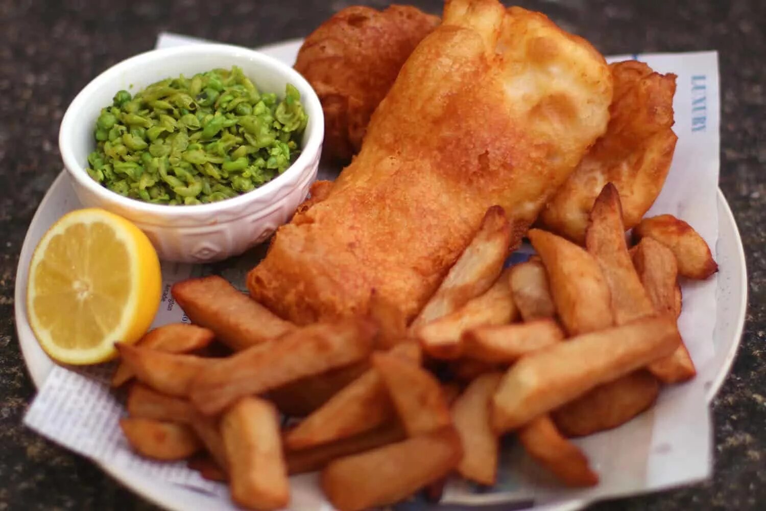 Великобритания Fish Chips. Национальное блюдо Великобритании Фиш энд чипс. Фиш энд чипс Австралия. Рыба в британии