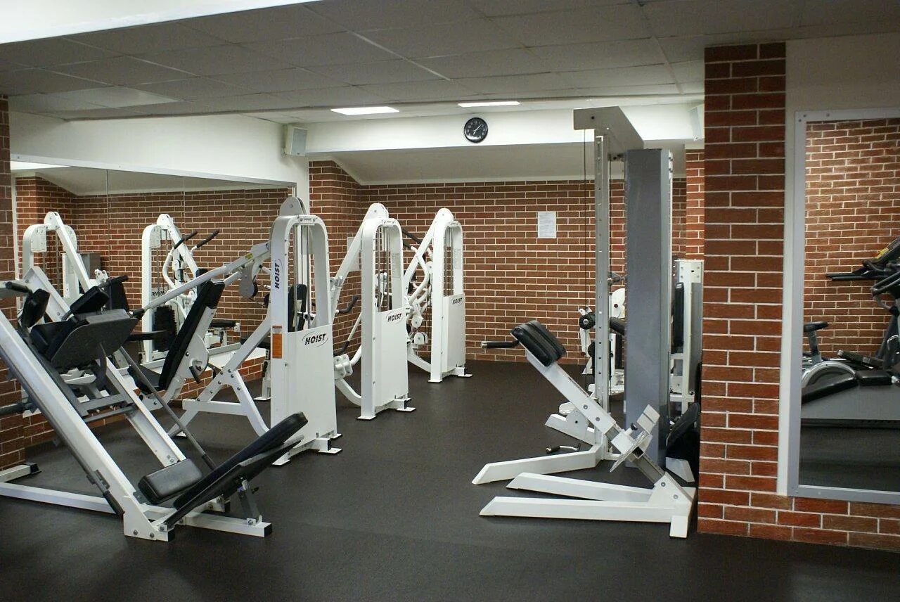 Тренажерный зал качалка оренбург. Качалка петрозаводск. Качалка в петрозаводске на набережной. Олимпийский гпз качалка. Петрозаводск набережная тренажеры маркелова.