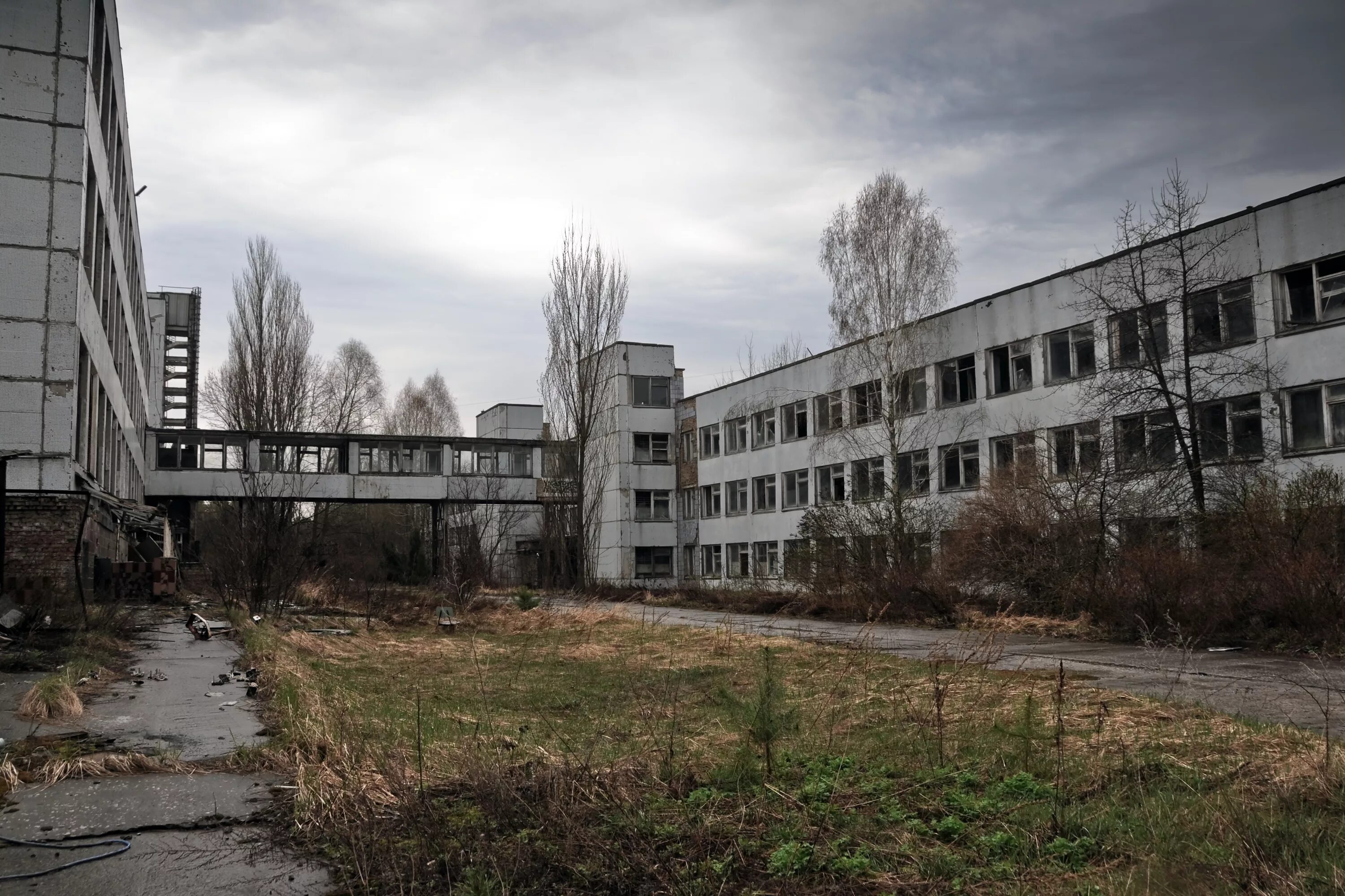 Здания припяти. Заброшенный завод юпитер город припять. чернобыль (город) завод юпитер. здания завода юпитер припять. завод юпитер припять корпус 4.