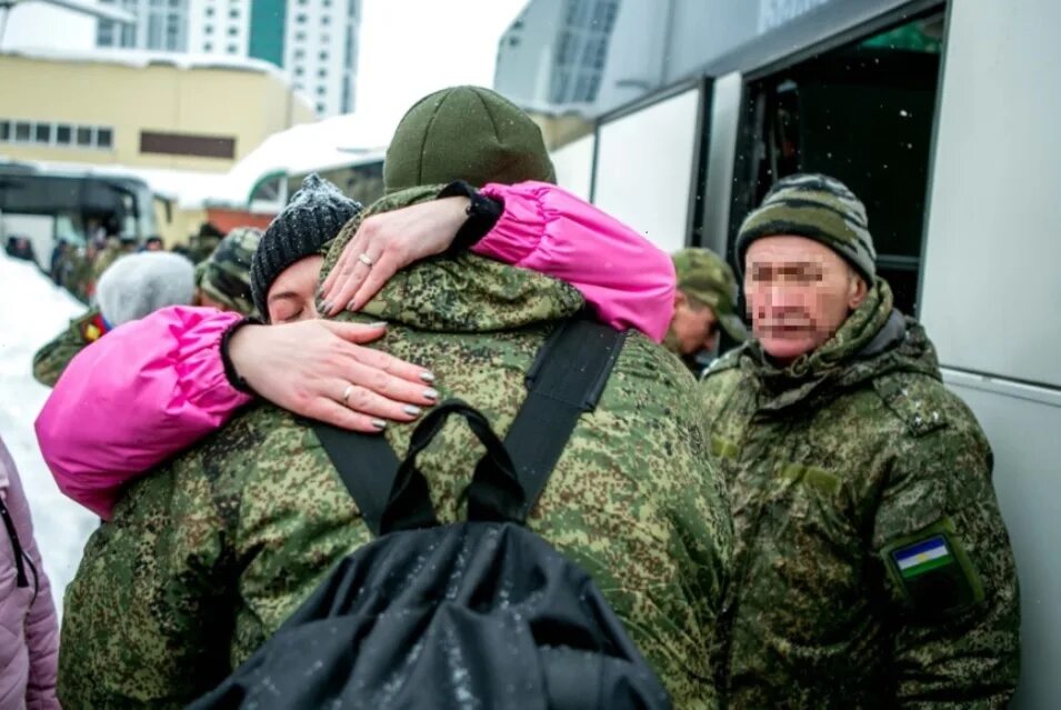 Смерть отца на сво выплаты. Солдат с ребенком. Жена мобилизованного. Поддержка жены.