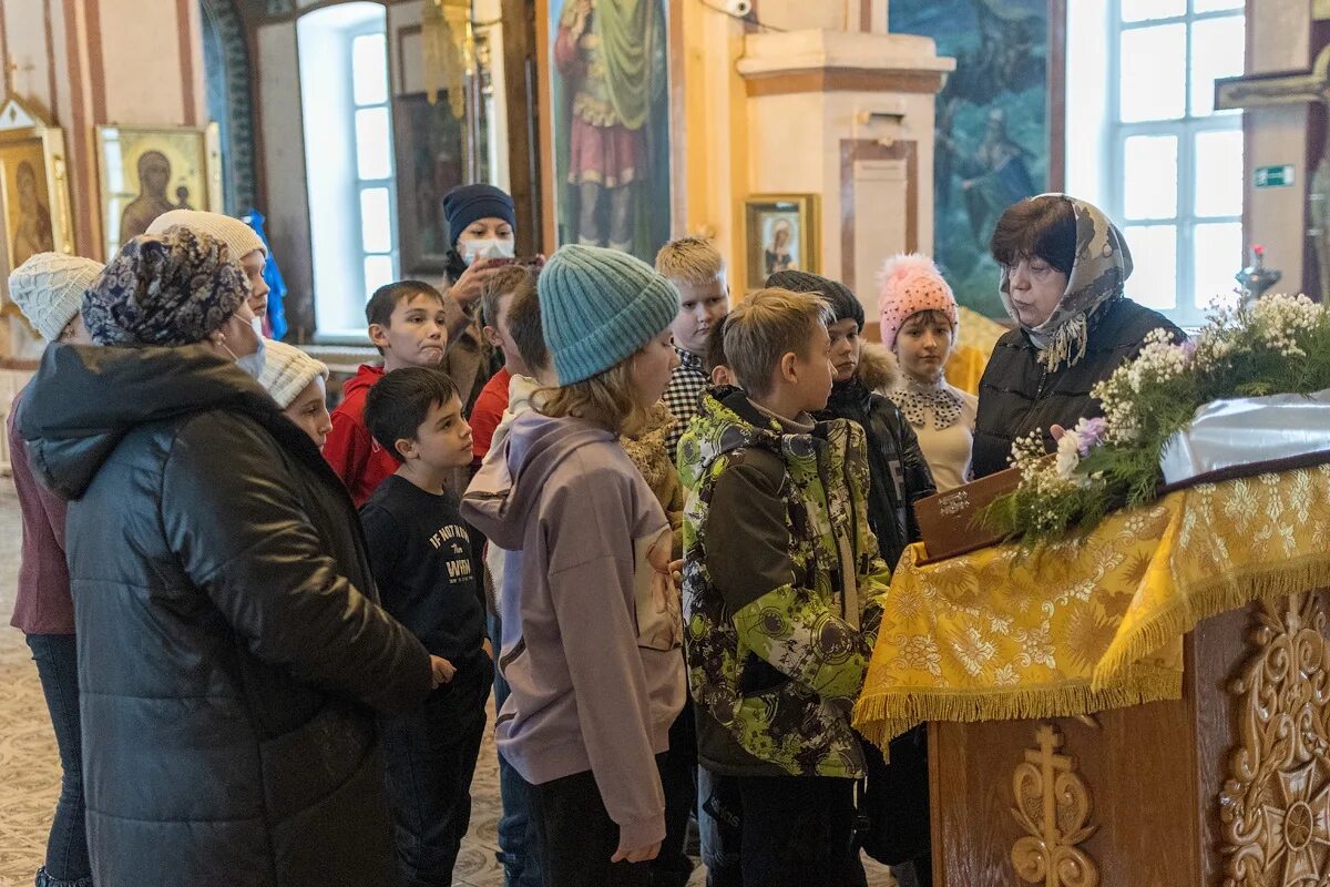 Храм в троицке новая москва. Храм живоначальной троицы в троицке. Православная троица. Украшение храма на троицу. Храм живоначальной троицы в троицке москва.