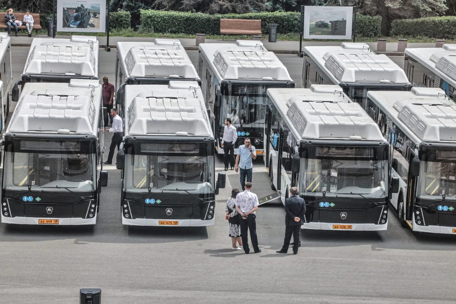 В автобусном парке 12 процентов всех автобусов. Автобусные парки. автопарк автобусов. автобусный парк автобусы. 12 автобусный парк.