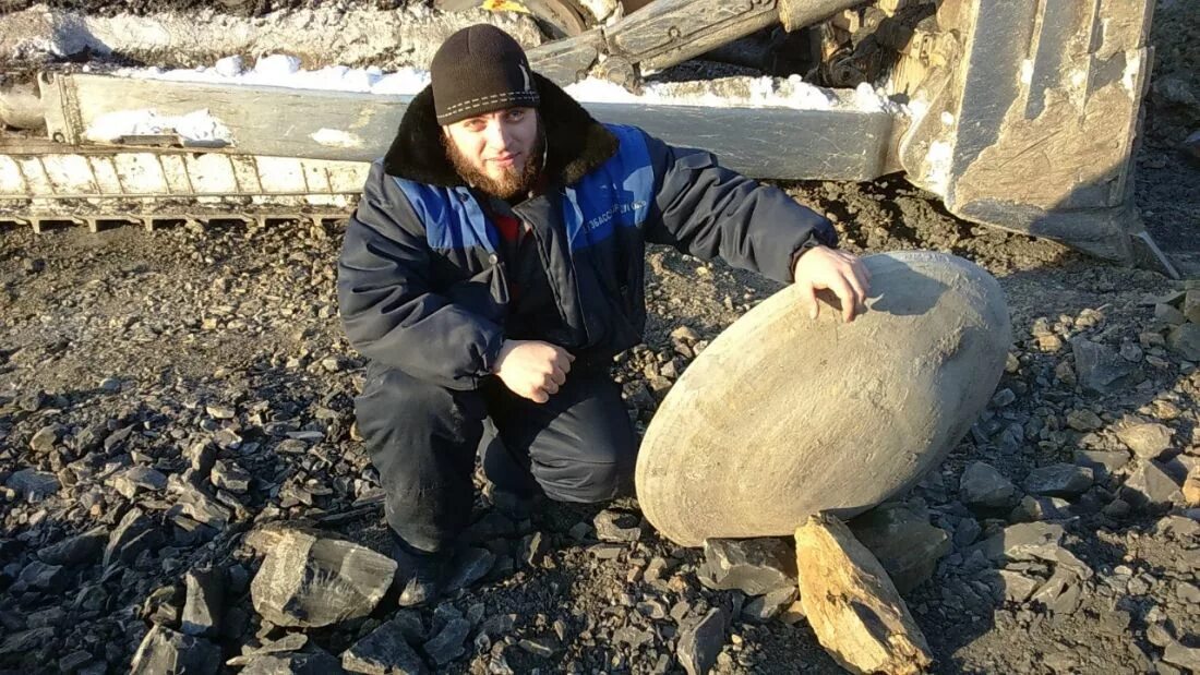 Караканский каменный диск. Караканский диск Кузбасс. Находка на угольном разрезе.