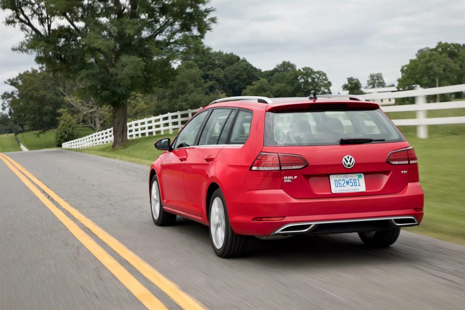 Tsi 2018. Volkswagen golf tsi 2018. volkswagen golf tsi sportwagon. машина фольксваген гольф тси 2017. машина фольксваген гольф тси 2017 спортвагон.