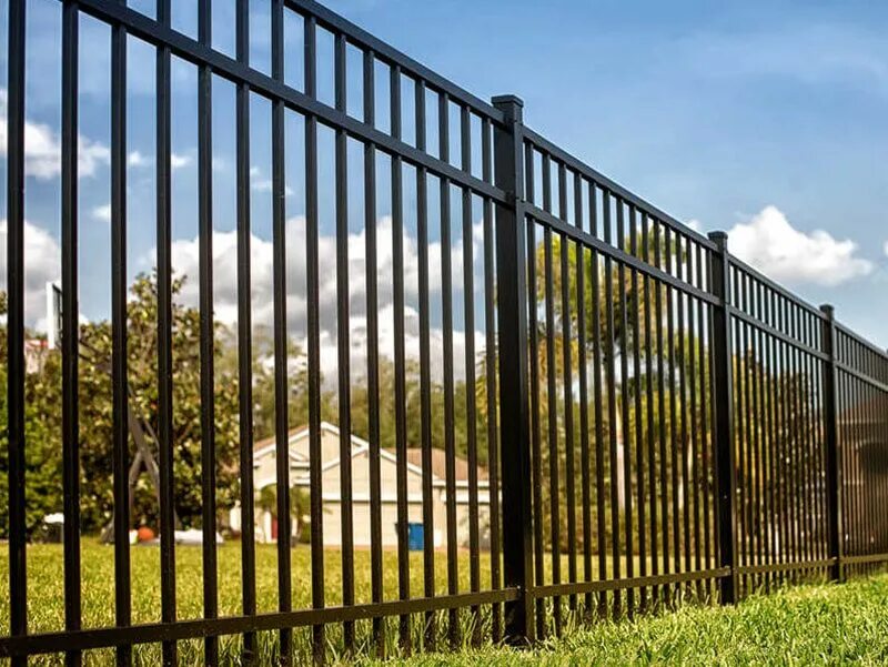 Металлический забор. Забор из профильной трубы. Красивый забор. Забор из проф трубы.