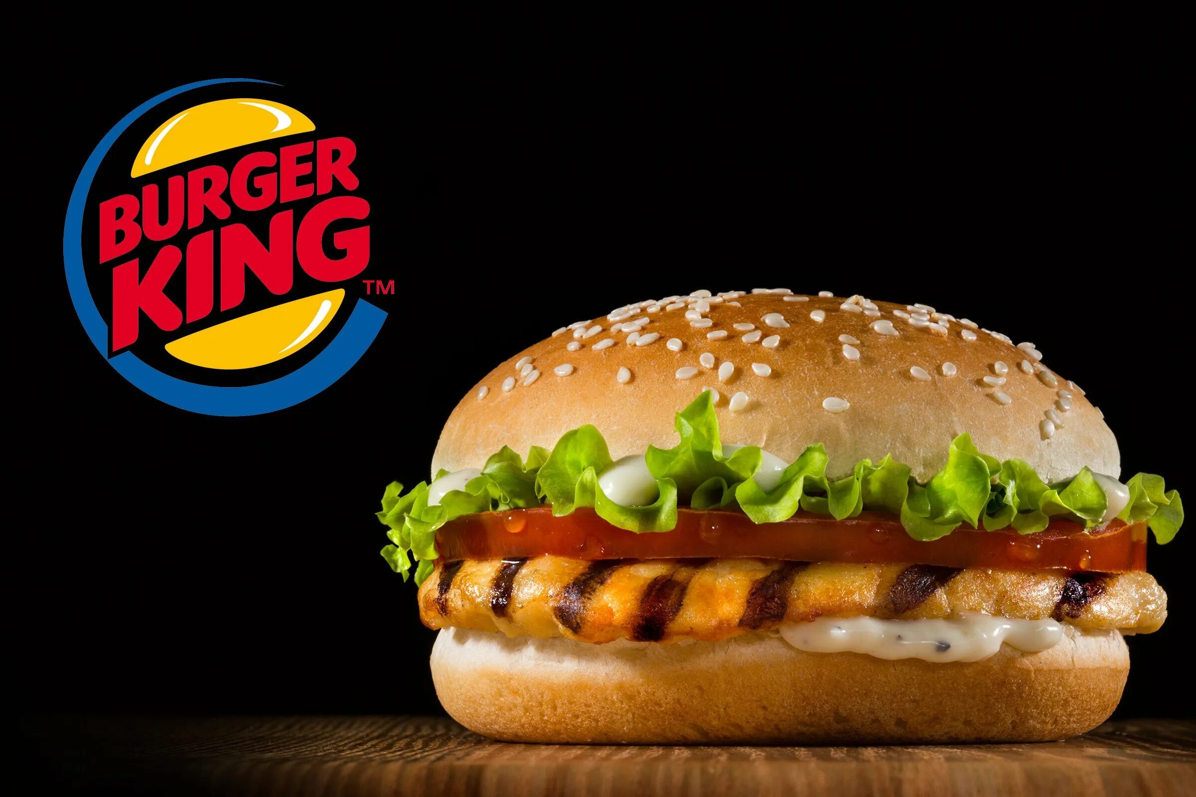 Доставщик еды бургер кинг. Сотрудник ресторана бургер кинг. Бургер кинг 2023. Король из бургер кинга. Иду бургер кинг.