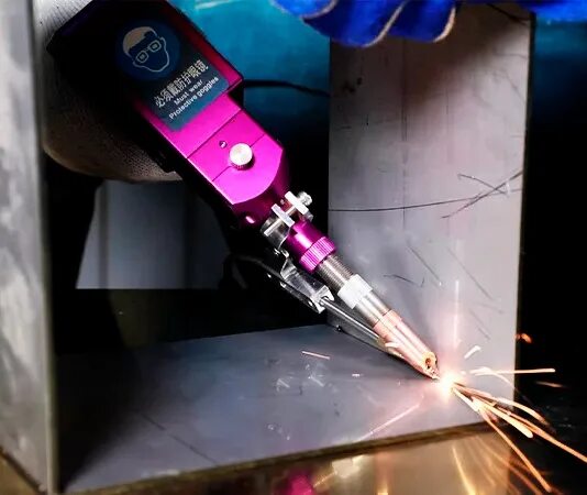 Аппарат ручной лазерной сварки realweld. Ручной лазерный сварочный аппарат sf1500hwm. Senfeng Laser сварочный аппарат. Аппарат ручной лазерной сварки Senfeng sf1500 HWM. Laser Weld 1500.