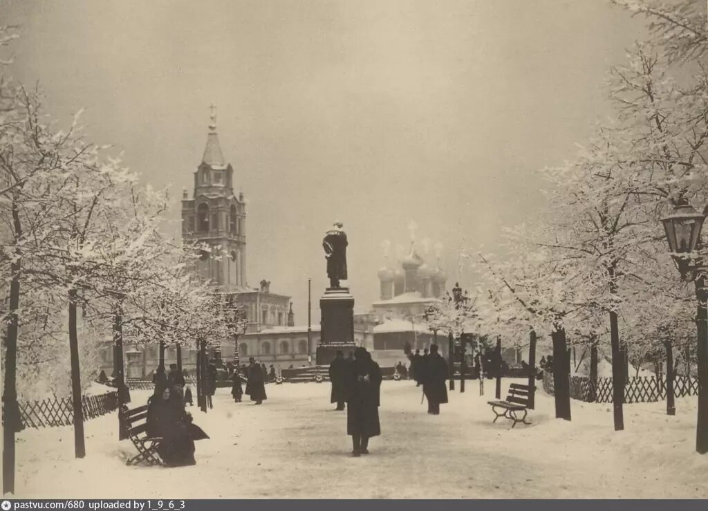 Тверской бульвар 1888. Памятник Пушкину в Москве на Тверском бульваре 19 век. Памятник Пушкину на Тверском бульваре 1900. Тверской бульвар Москва 19 век. Страстная площадь