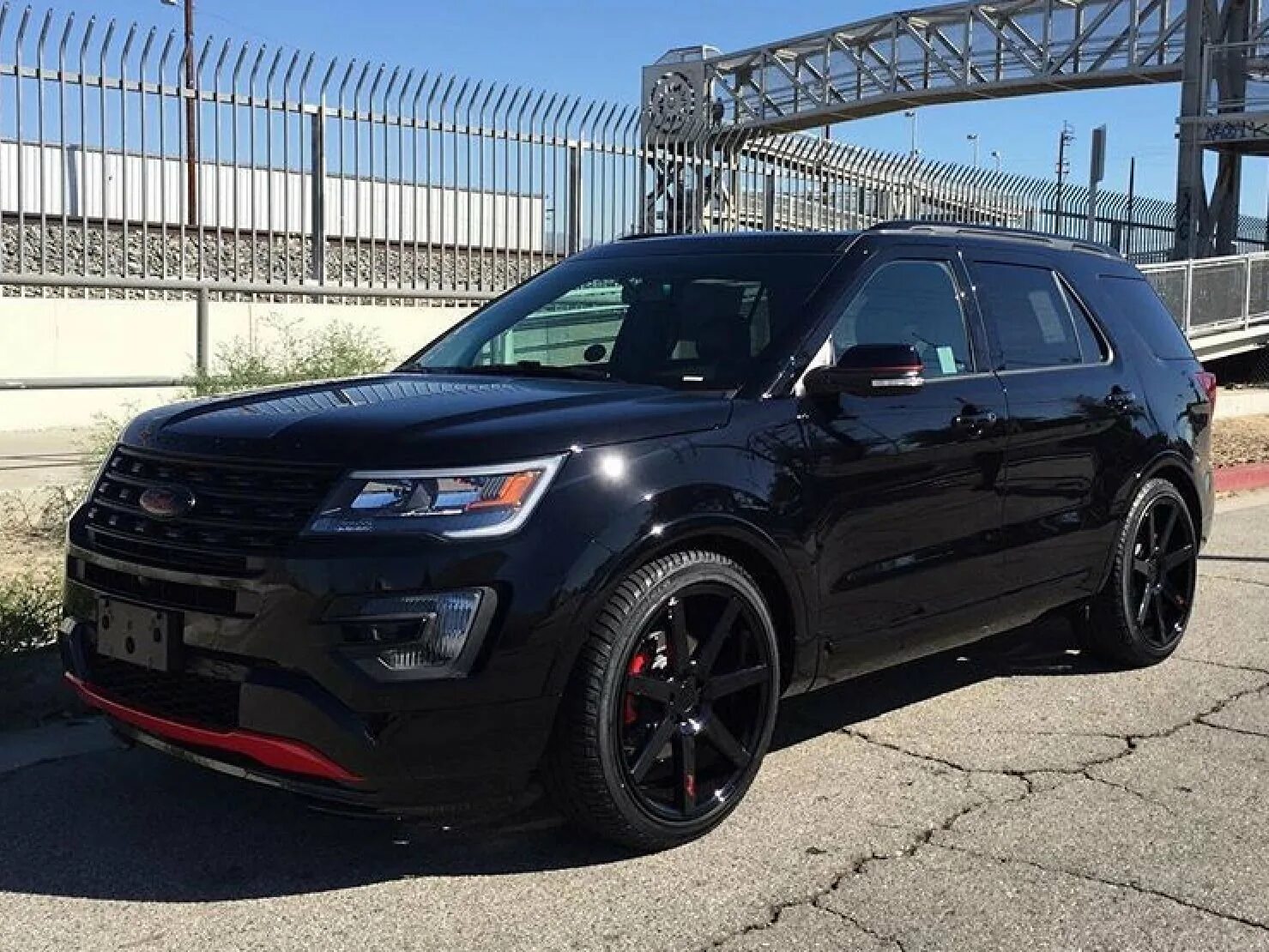 Диски эксплорер. Ford explorer 2017 black. ford explorer tuning 2014. форд эксплорер черный 2013. форд эксплорер 5 tuning.