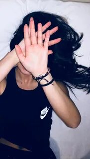 Черные волосы на руках