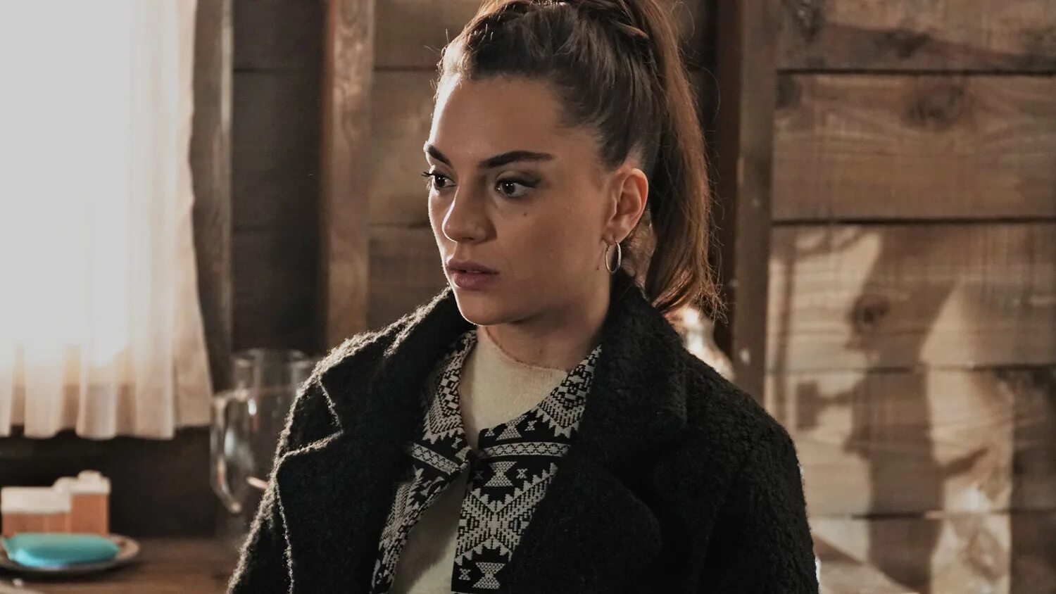 гювен хокна проект ветренный. нихаль ялчын и беркер гювен. сера кутлубей ветреный кого играла. ветреная турецкий сериал свадьба реян. умут ветреный сериал.