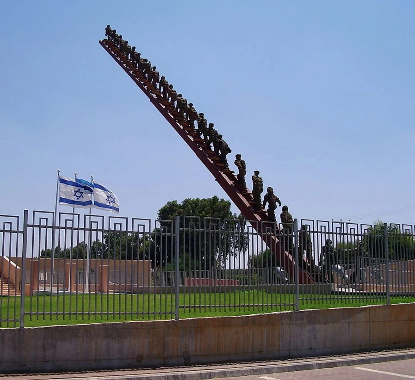Памятник лестница в небо в россии. Памятник 22 погибшим солдатам израиль. Памятник 22 погибшим солдатам израиль. Солдаты уходят в небо памятник 22 погибшим солдатам. Солдаты уходят в небо памятник 22 погибшим солдатам.