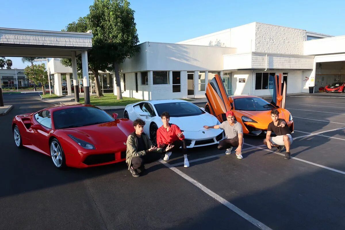 Brothers car. Маркус и лукас cars. luka cars. lucas dobre cars. vs brothers car.